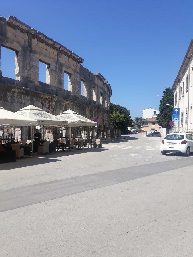 Amfiteatar Moris Pula
